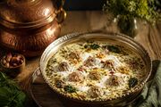 آموزش آشپزی / طرز تهیه آش ماست بدون حبوبات؛ یک وعده سبک و مجلسی
