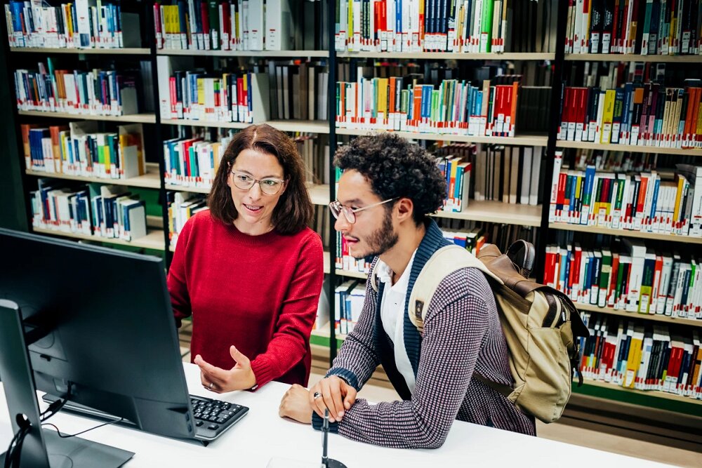 چرا همه دانشمندان باید یک کتابدار داشته باشند؟