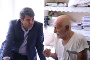 دیدار استاندار با معلم پیشکسوت و خیّر مدرسه‌ساز کرمانی
