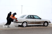 امدادرسانی به ۳۵۰ خودروی گرفتار برف در لرستان