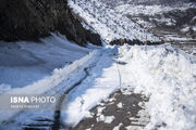 بارش برف و مه غلیظ در گردنه‌ها/ بستن زنجیرچرخ در محورهای کوهستانی زنجان الزامی است