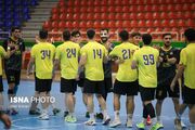 تیم هندبال سپاهان با پیروزی ۲۲ بر ۲۰ در شهرآورد نفس‌گیر نصف‌جهان، فاصله با صدر را حفظ کرد