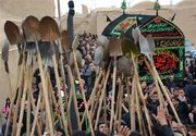 روایت آیین ۵۰۰ ساله عاشورا در خوسف؛ هنگامه‌ای که بیل‌ها به یاد کربلا به آسمان می‌روند