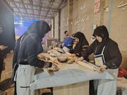 پخت ۴۰ هزار نان و ۷۰ گونه حلوای آیینی همزمان با تشییع رهبر شهید انقلاب در قم