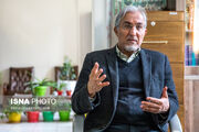 راغفر: پوشش جوانان، بازتاب فرهنگ مصرف‌گرایی است/ توسعه از مبارزه با فساد آغاز می‌شود