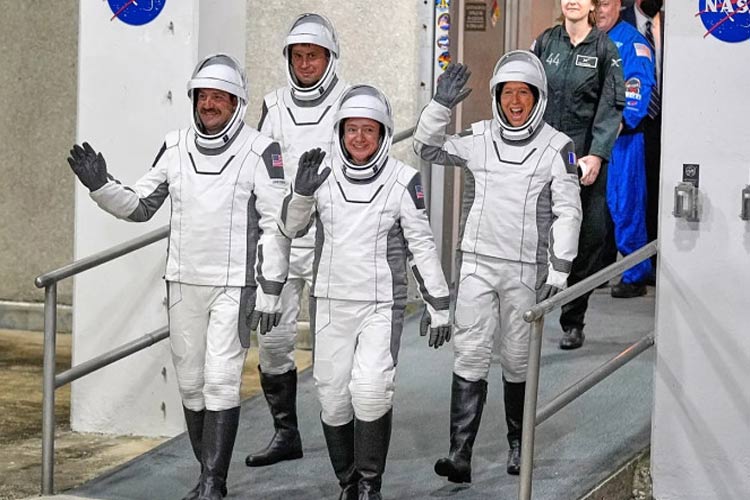 فضانوردان بینالمللی پس از نخستین تخلیه پزشکی ناسا راهی ایستگاه فضایی بینالمللی شدند