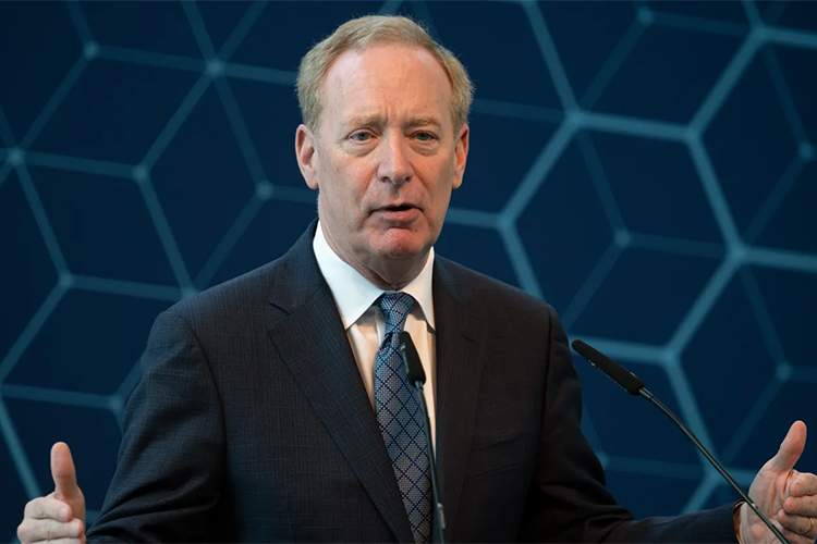 هشدار رئیس مایکروسافت: یارانههای میلیارددلاری چین برتری آمریکا در هوش مصنوعی را تهدید میکند