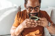مطالعه جدید ارتباط مصرف بیشتر قهوه با چربی بدن و هورمون‌ها را نشان داد