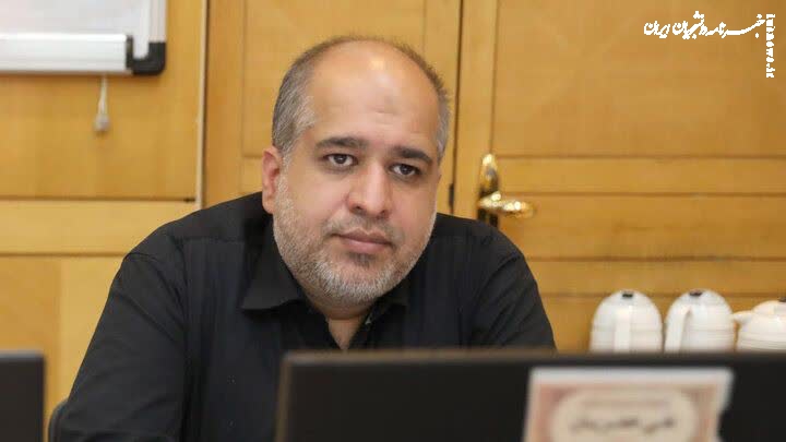 تخطی علی احمدنیا از قوانین کشور نیازمند برخورد قانونی است