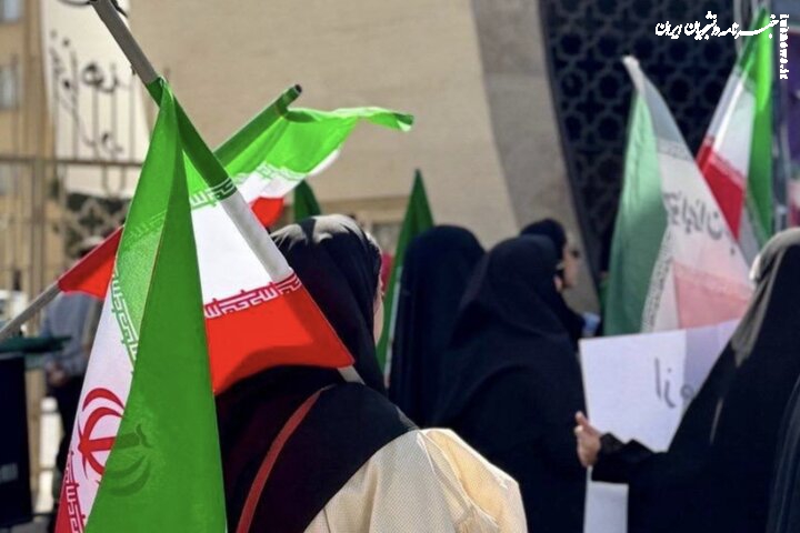 تجمع دانشجویان مشهد در روز پرچم؛ اعتراض به تخریب نهاد علم در جنگ تحمیلی