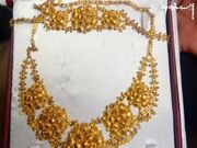 اهدای ۱۲۷ گرم طلا توسط بانوان مینابی برای حمایت از جبهه دفاع از وطن