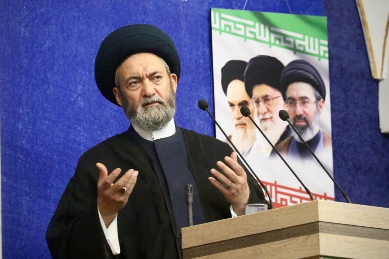 امام جمعه اردبیل: تحریم‌های جدید آمریکا تلاشی برای نجات ترامپ از سقوط است