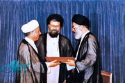 محسن هاشمی: دوستی آیت‌الله شهید سیدعلی خامنه‌ای و آیت‌الله هاشمی‌ صرفا رابطه سیاسی نبود/ متأسفانه در طول سال‌ها، گروه‌هایی در فضای سیاسی کشور کوشیدند میان دو شخصیت فاصله ایجاد کنند/ نامه‌ای حدودا 100 صفحه‌ای و ناتمام آیت‌الله هاشمی‌ را به ایشان تحویل دادم