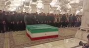 اقامه نماز بر پیکر مطهر رهبر شهید انقلاب در حرم امام علی (ع) + فیلم