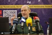 سرلشکر صفوی: طرح بستن تنگه هرمز ۱۵ سال پیش به فرمان رهبر شهید تدوین شد/ در سال ۷۶، ما ۲۰۰۰ موشک داشتیم, حضرت آقا در آن زمان فرمودند ۲۰۰۰ موشک کم است و باید به چند ده هزار موشک برای چندین ماه جنگ برسد