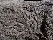 سنگ‌نگاره «کوه عقرب» سالم است