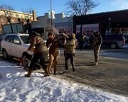 خانواده قربانی قتل پلیس آمریکا: دولت ترامپ به دروغ‌گویی پایان دهد