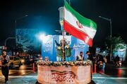 مردم مبعوث شده و پرچم برافراشته 