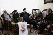 دیدار حجت الاسلام سید حسن خمینی با خانواده شهید سپهبد موسوی
