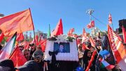 گلباران و میزبانی بانوان مشهدی در تشییع رهبر شهید انقلاب