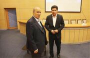 دبیرکل روی لبه تیغ