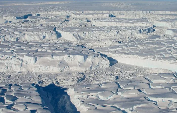 هشدار از جنوبگان: زلزله‌های یخی می‌توانند فاجعه‌ای جهانی به بار آورند