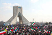 جشن ۴۶سالگی انقلاب در خیابان های ایران /همه آمده بودند؛ از سردار قاآنی، ناطق نوری، روحانی تا فرزند رهبری/ مذاکرات ایران و آمریکا بحث داغ سیاسی شد/جدول