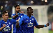 قبل از بازی با الهلال زیر پای مهاجم استقلال نشسته بودند!