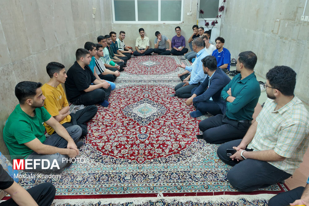 گزارش تصویری / «نشست صمیمانه ما با همیم در سرای دانشجویی نور»