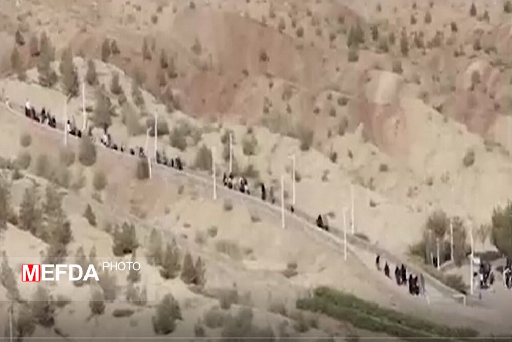 کوهپیمایی دانشجویان دختر علوم پزشکی منطقه ۶ در قم