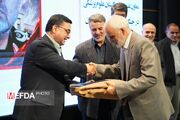 تجلیل از خانواده‌های معظم شهدای جنگ ۱۲ روزه و جنگ تحمیلی سوم در دانشگاه علوم پزشکی تهران