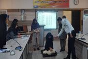 آشنایی دانشگاهیان با اصول طب رزمی در شرایط بحران وجنگی