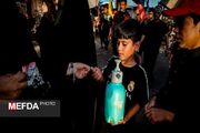 کلیپ/ اهدای هدیه توسط کاروان شهیده زهرا گلپایگانی دانشگاه علوم توانبخشی و سلامت اجتماعی به زائرین حسینی ....