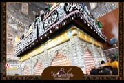 در این آستانه، زمان ایستاده است و تنها قلب‌ها می‌تپند