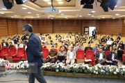 دوربینم مات ذوالمیکروفون است و فرهنگ برگزاری یک نشست دو روزه را تعریف می‌کند