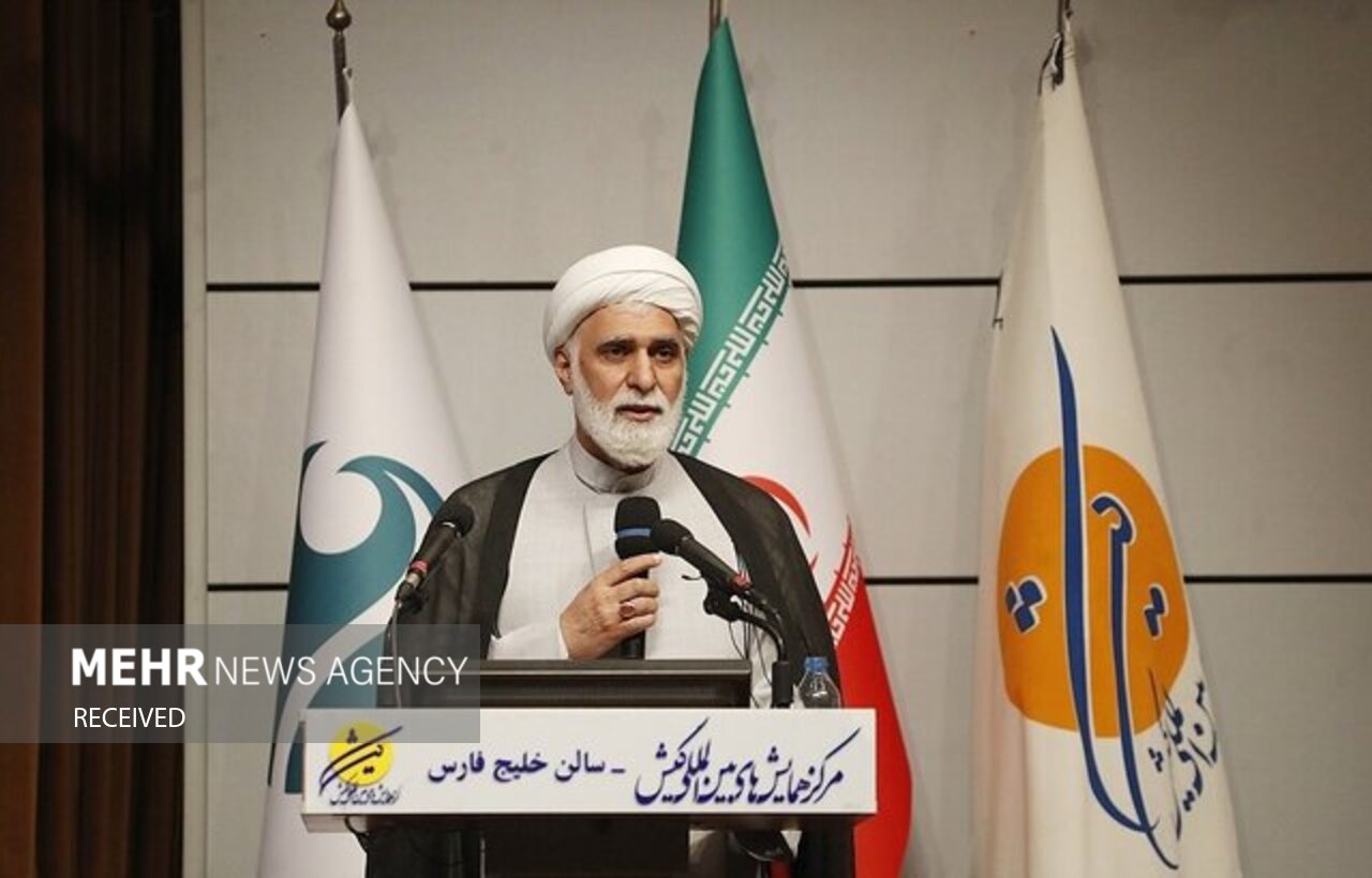 امام جمعه کیش: شهیدان مایه عزت و امنیت جامعه هستند