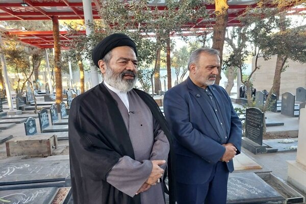 بازدید مسئولان سازمان حج و زیارت از مزار شهدای فاجعه منا و مکه