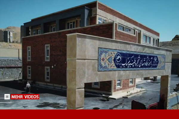وزیر بهداشت و معاون آموزشوپرورش در مدرسه آسیبدیده از جنگ حضور یافتند