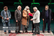 از رسیدن جایزه فجر به نمایشی از هرمزگان تا اجرایی متفاوت از متن چخوف
