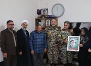 امیر سرتیپ الهامی با خانواده شهید احمد حسین‌نژاد دیدار کرد