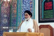 امام حسین(ع) چراغ هدایت در برابر دنیاطلبی و بی‌بصیرتی است
