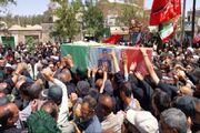 خاوران دوباره حماسه آفرید؛ بدرقه باشکوه یک شهید بر شانه‌های مردم