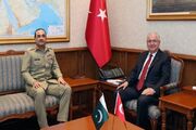دیدار وزیر دفاع ترکیه و فرمانده ارتش پاکستان