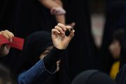 ما از حلقه‌های‌ ازدواج‌مان، حلقه‌ دار می‌سازیم بر گردن ترامپ