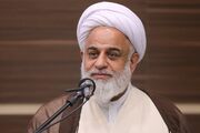 مسیر حق از همراهی با امام جامعه و ولی فقیه می‌گذرد