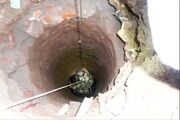 نجات جوان ۲۲ ساله از چاه متروکه در میبد