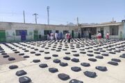 توزیع ۴۲۹ بسته نوشت افزار میان دانش‌آموزان خاش