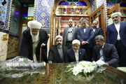ادای احترام عارف و مسئولان به مقام شامخ شهدا در یزد