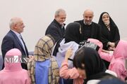 دیدار پزشکیان با جمعی از کودکان بی‌سرپرست و بدسرپرست در مجتمع «خانه دختران ایران»