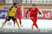پیروزیِ برفی پرسپولیس مقابل سپاهان با هنرنمایی ازبک‌ها/ شاگردان نویدکیا صدر را به سرخ‌ها هدیه دادند